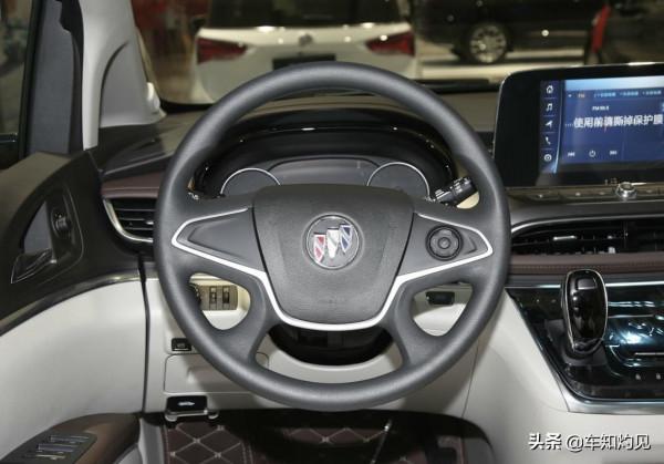 軸距超過3米的合資MPV！搭2.0T+9AT，實拍體驗別克GL8最低配版！