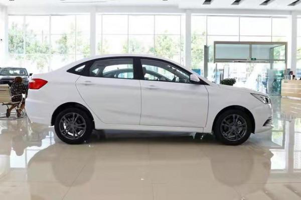 詳解長安逸動DT自動尊貴型，價格親民，外觀時尚，值得購買嗎