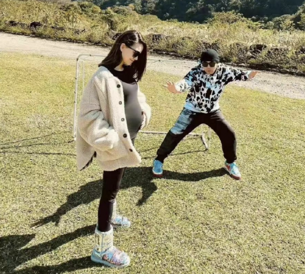 8個明星家庭過情人節：有人結婚，有人生娃，有人70歲補拍婚紗照