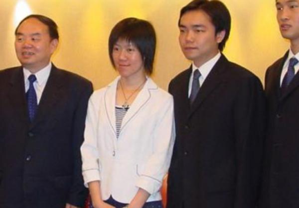 15年前，那個高考763分、背癱瘓父親上學的女孩，後來過得好嗎