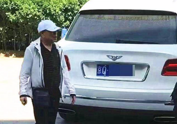 看看陳佩斯開的車，馮鞏開的車，潘長江開的車，差距是否很明顯？