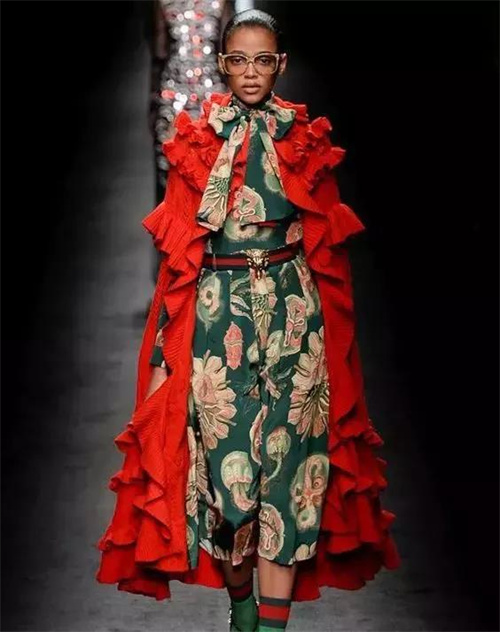 以為很醜，是因為我們只知道一種紅，和一種綠