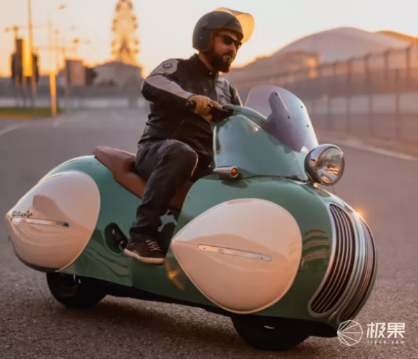 寶馬摩托變身復古機車，座椅用上“暖心”配置，冬天出行不怕凍