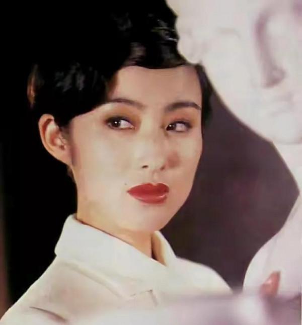 梅豔芳被掌摑，李連杰經紀人被槍殺，為何卻沒人敢惹張敏？