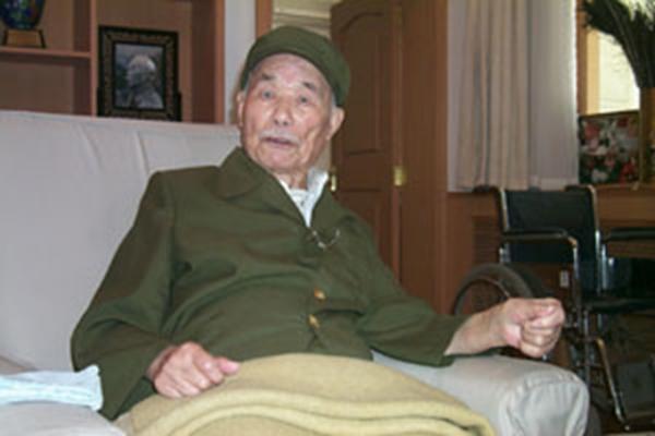 司令員下部隊暗訪,炊事員以為他是伙伕,讓其幫忙做飯,後來如何 司令員下部隊暗訪,炊事員以為他是伙伕,讓其幫忙做飯,後來如何