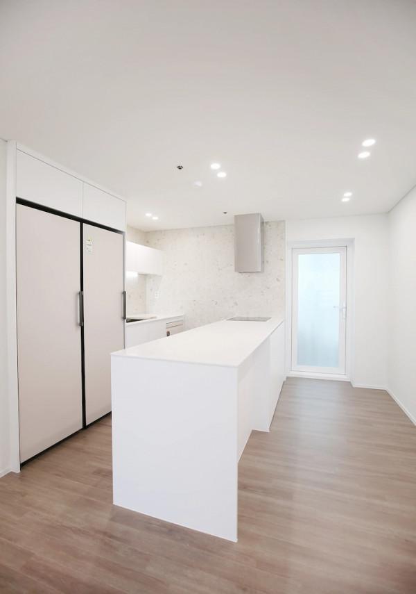 這對夫妻拒絕豪華裝修,使用大面積留白,效果清爽怡人,真高階 這對夫妻拒絕豪華裝修,使用大面積留白,效果清爽怡人,真高階