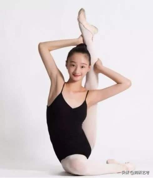 搬旁腿站不穩怎麼辦 搬旁腿的訣竅