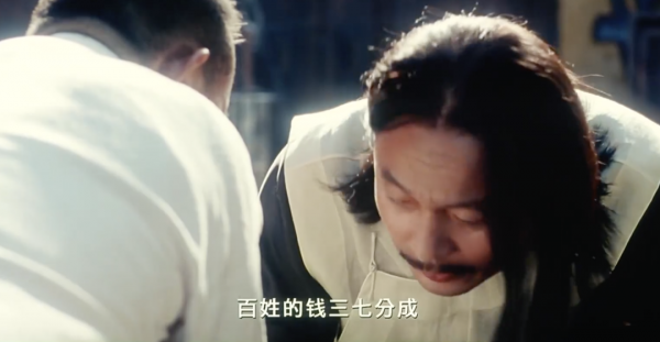 站著掙錢的姜文還是“跪”下了,順帶自己打了自己一巴掌 站著掙錢的姜文還是“跪”下了,順帶自己打了自己一巴掌