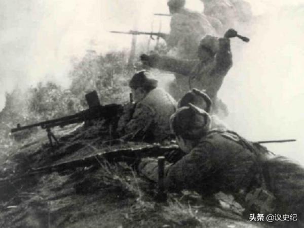 連刺5個美軍，6人跪下投降，驚動毛主席：此人英雄，我要見他