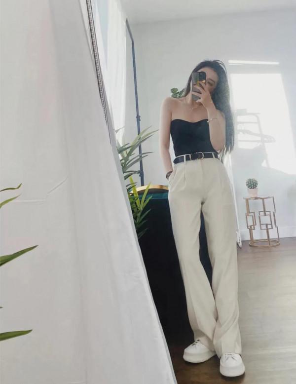 一款極簡的厚底小白鞋 一款極簡的厚底小白鞋