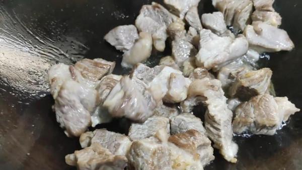 回民燉牛肉好吃的秘訣都在這裡，如何焯水有講究，五個獨家竅門