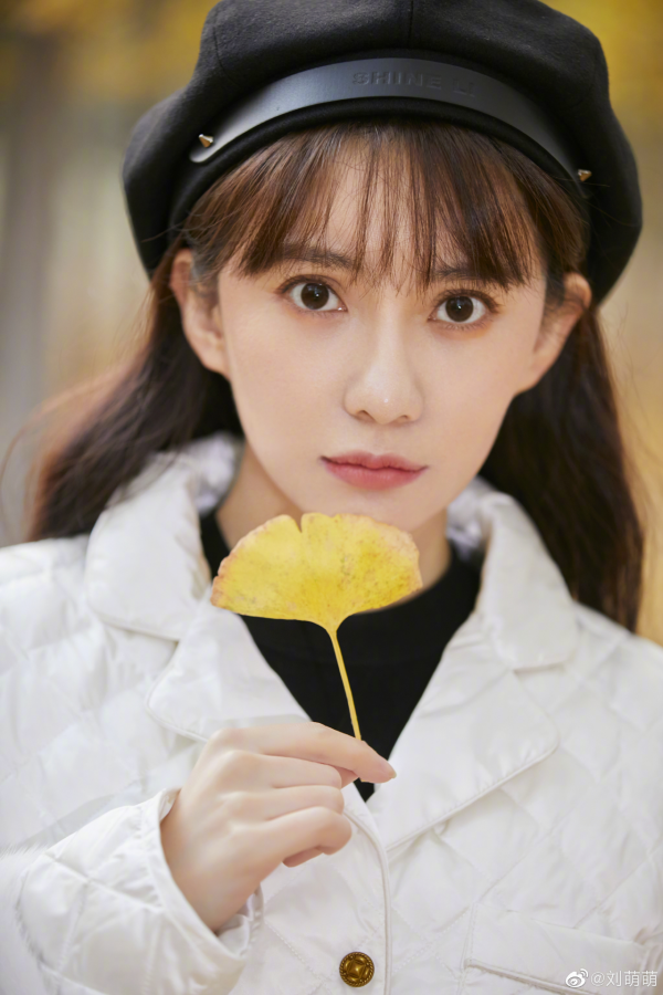 小臉女星的天下！這12個漫畫臉巔峰PK，大眼睛巴掌臉一個比一個美