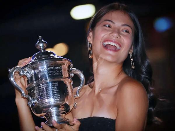 時尚圈和英王室寵愛的18歲華裔女孩，東北話說得好溜