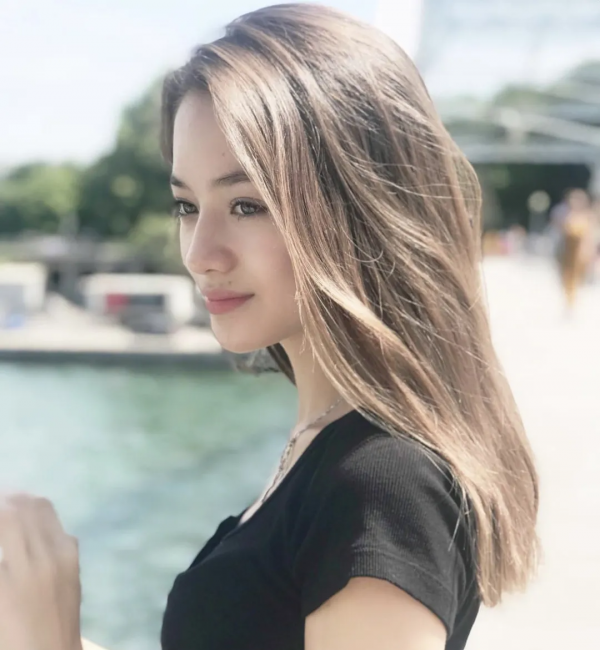 日德“奇蹟美少女”降落凡間!這氣質確定只有15歲? 日德“奇蹟美少女”降落凡間!這氣質確定只有15歲?