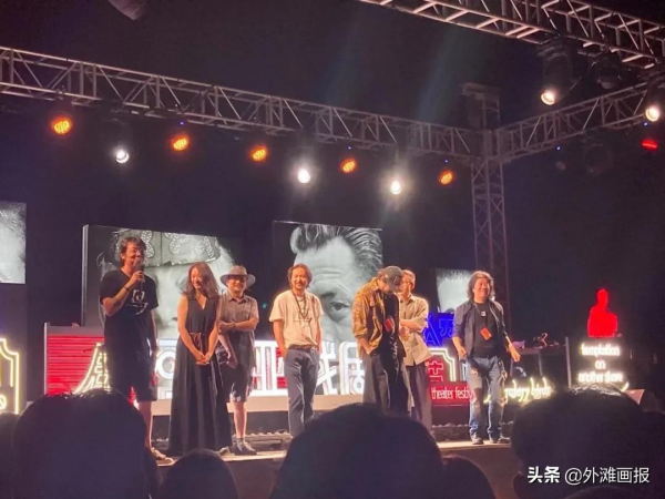 我在阿那亞，瘋到凌晨三點