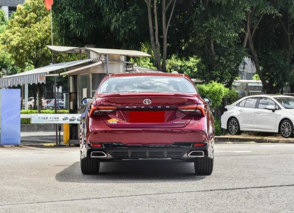 自駕遊買這三款轎車就行，空間大還舒適，跑得越快越省油