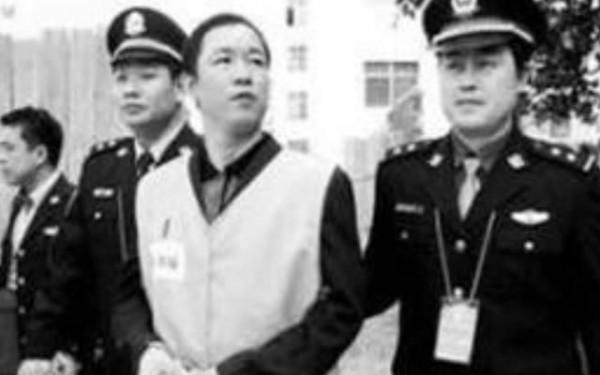 貴州黑老大伏法記：靠壟斷生豬市場發財，家中藏60多把管制刀具