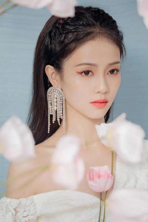 白鹿，感覺是一個非常接地氣的女孩