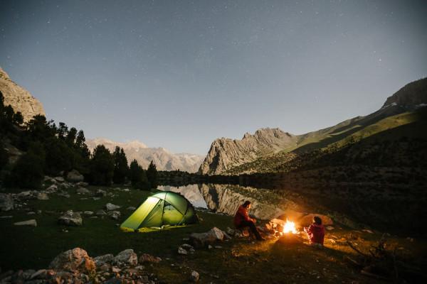 賣掉所有東西，兩夫妻帶著4歲的兒子，開卡車環遊世界。（1）