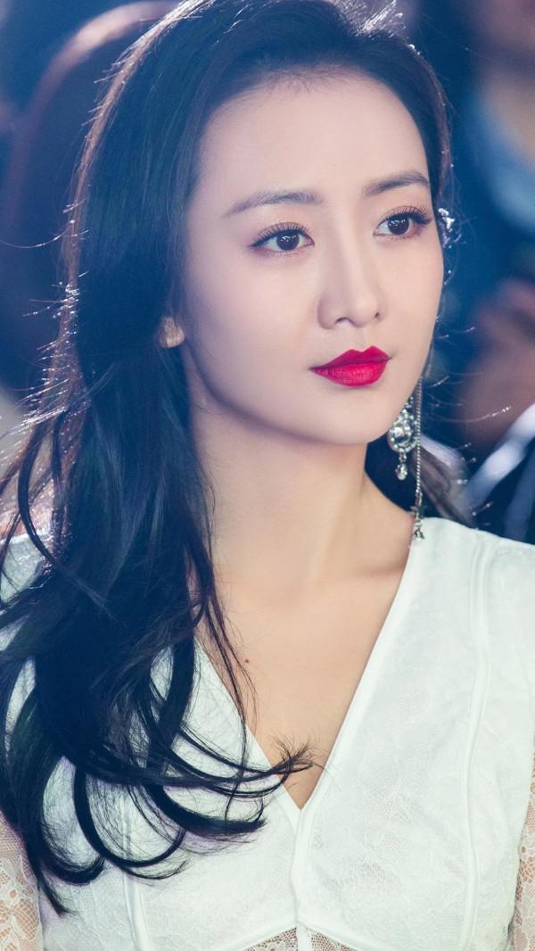 王鷗有種特殊氣質：月上柳俏頭，人約黃昏後