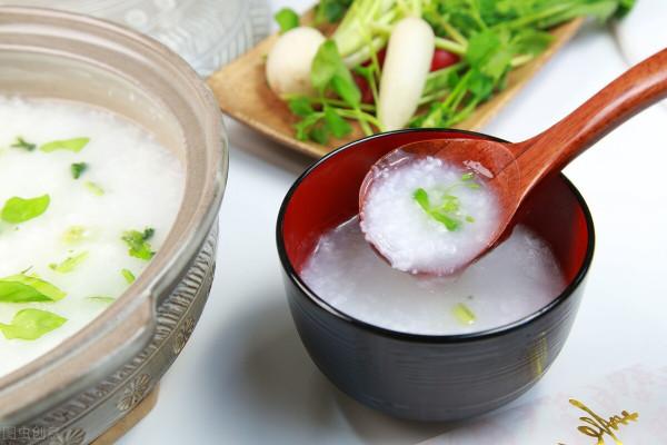 為什麼早餐不建議吃&OpenCurlyDoubleQuote;大米粥&rdquo;？粥不養生嗎？醫生給您說清楚