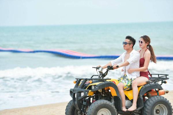 這裡享有“中國馬爾地夫”的美稱 蔚藍的地間沐浴陽光，飽覽海景