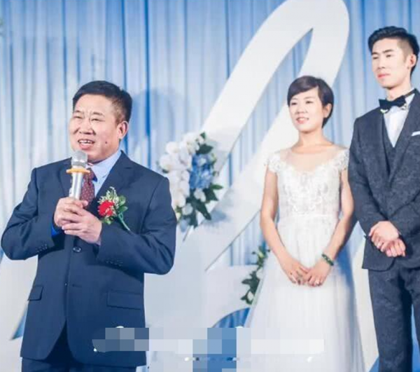 女兒杜金京懷孕6個多月離婚，杜旭東暗自抹淚，只給出一個字：離