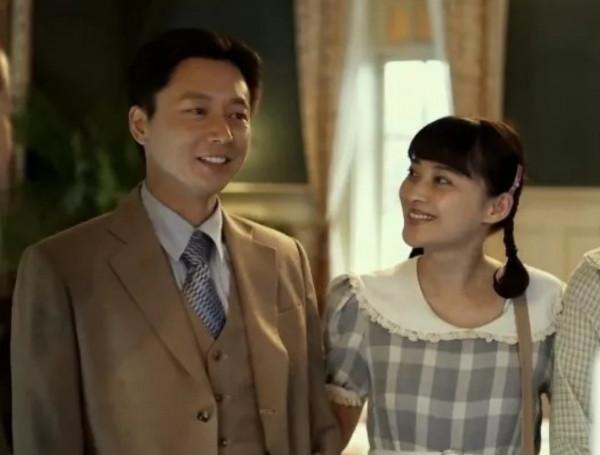 陣容強大！黃磊與梅婷在殺青儀式合手比心，海清發際線上移太顯眼