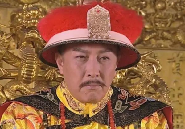 大臣告老還鄉，因太窮裝十幾箱磚頭充臉面，皇帝：全換成真金白銀