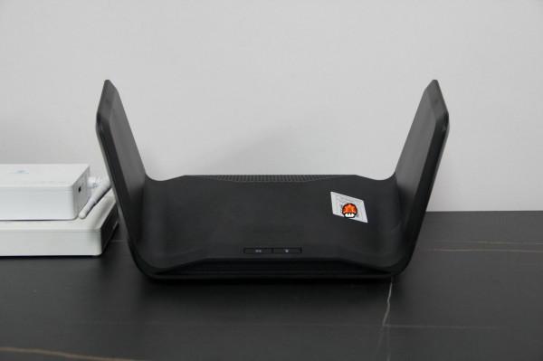 用“有形的翅膀”，讓網速飛起來：網件RAX70路由器拆解測評