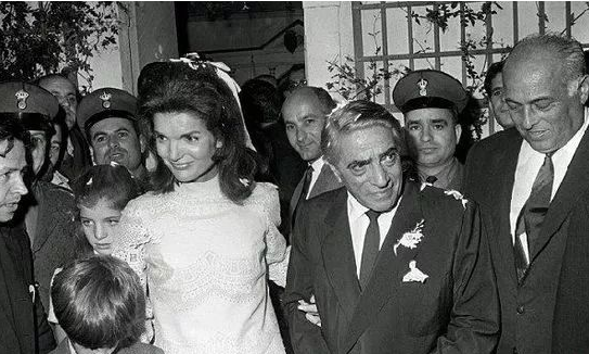 肯尼迪死後，美國第一夫人傑奎琳嫁給希臘船王，兩人婚後過得如何
