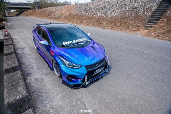 這臺現代Elantra有點獨特