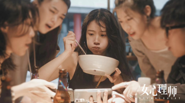 楊紫新劇，和5位天然臉女配同臺比美，誰心虛了？