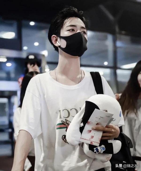 肖戰的機場穿搭，這個真的是我心中所有造型的top1