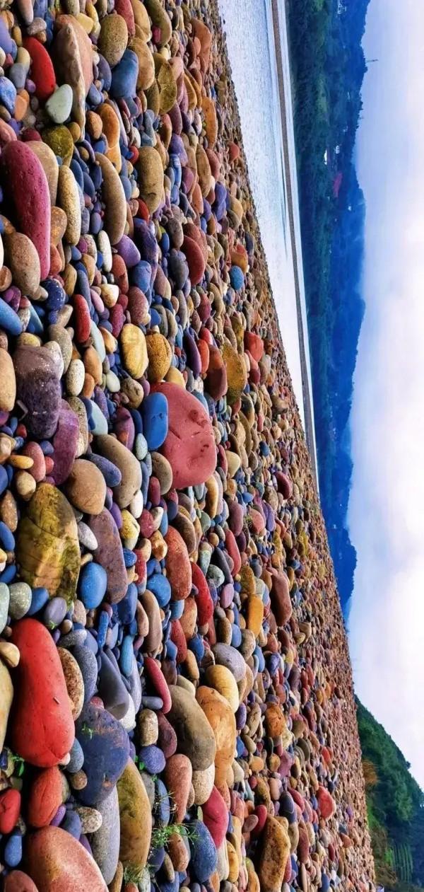 五彩沙灘，咱們撿石頭去吧