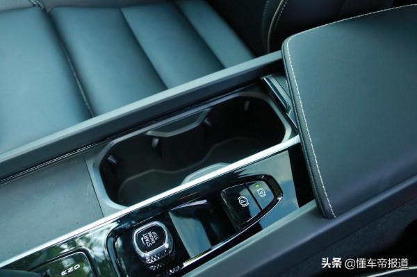 新車|行駛質感提升,互動系統更人性化!試駕新款沃爾沃XC60 新車|行駛質感提升,互動系統更人性化!試駕新款沃爾沃XC60