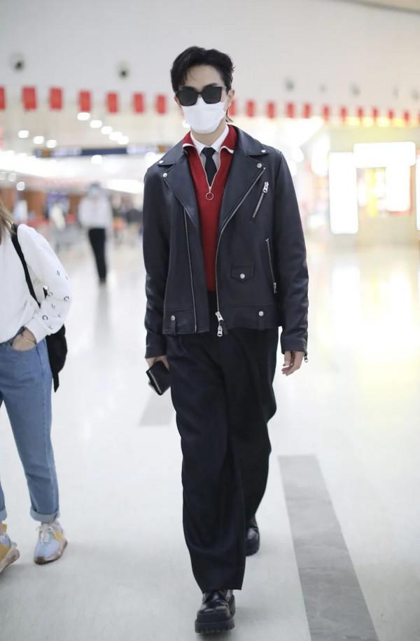 男星街拍|王嘉爾機場“遛彎兒”,甄子丹與基努在巴黎合拍新電影 男星街拍|王嘉爾機場“遛彎兒”,甄子丹與基努在巴黎合拍新電影