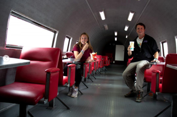 懸崖密林拗造型，退役飛機也瘋狂