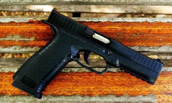 不光顏值線上 效能也絕對過硬 阿森納現代手槍中最為特殊的槍型之一 不光顏值線上 效能也絕對過硬 阿森納現代手槍中最為特殊的槍型之一