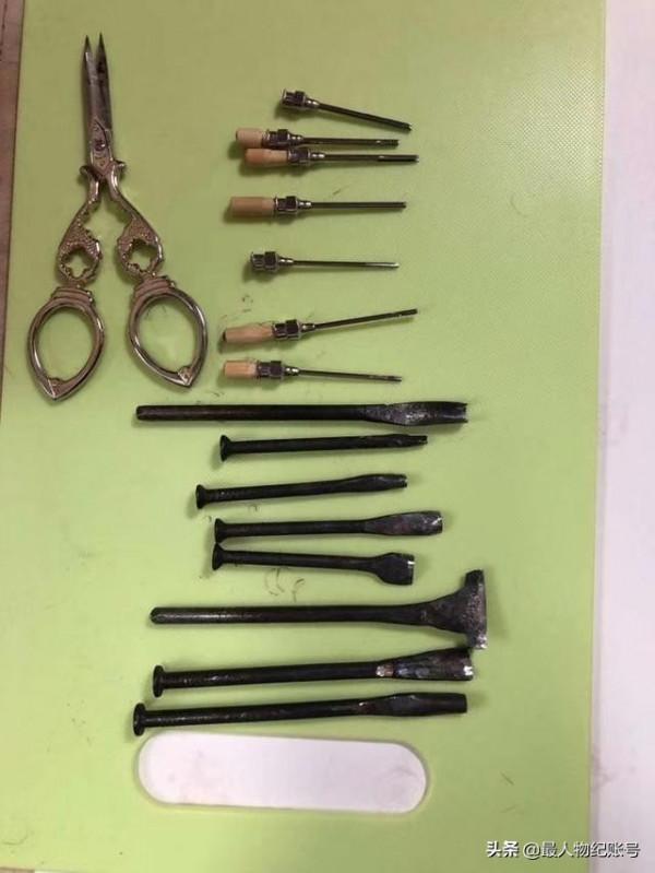 我身高70釐米，娶了個老婆跟人跑了，如今我靠剪紙養活女兒