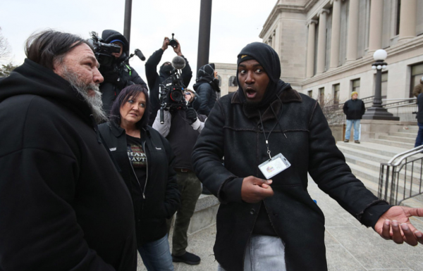 趁亂“零元購”!美國多地爆發反判決示威,舊金山LV店卻被搬空 趁亂“零元購”!美國多地爆發反判決示威,舊金山LV店卻被搬空