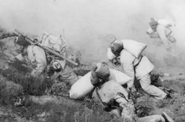 抗戰時我軍全都綁腿，為何後來不綁了？這是用命換來的教訓