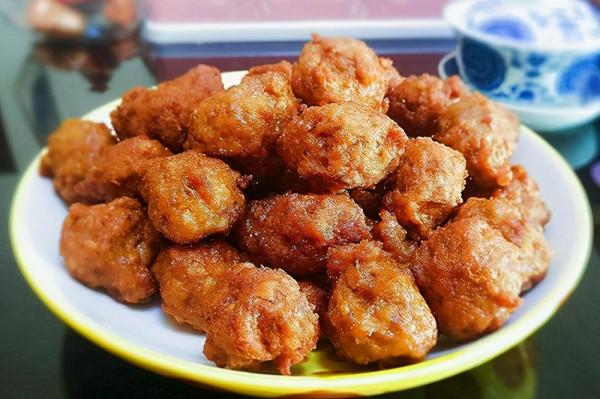 炸丸子時，切記不要加麵粉和澱粉！教你正確做法，外酥裡嫩不吸油