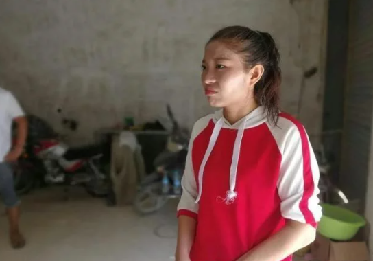 張方方的平地";翻船";記:從水泥西施到人人喊打,她比想象的更惡劣 張方方的平地";翻船";記:從水泥西施到人人喊打,她比想象的更惡劣