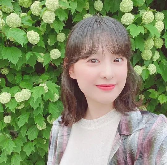 “天然女神”金智媛：顏值絲毫不輸宋慧喬，如今廣告接到“手軟”