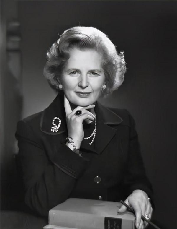 1992年，看完劉華清提交的香港接收方案，鄧公批示兩個字：軟了