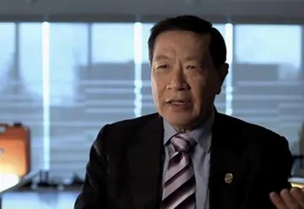 肯尼迪總統外甥被控強姦,請華人神探李昌鈺出山,其用一手帕偵破 肯尼迪總統外甥被控強姦,請華人神探李昌鈺出山,其用一手帕偵破