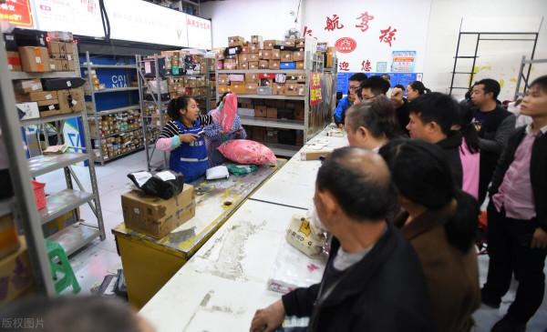 重男輕女的父母，生下來就把我拋棄，為什麼我不是男孩子？