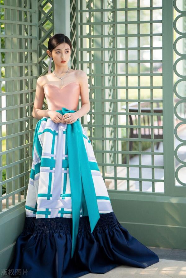 00後小花:張子楓 00後小花:張子楓