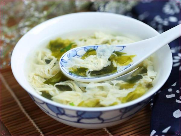 紫菜雞蛋湯，最忌雞蛋直接下鍋，教你3妙招，雞蛋不散花湯鮮味美